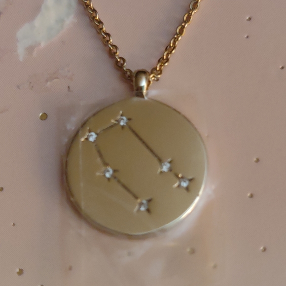 FREEDOM Jewelry - Pretty gold tone fine necklace with zodiac pendant for Gemini nwt 10"